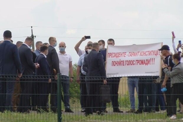 На Волині зустріли Зеленського протестом (Відео)
