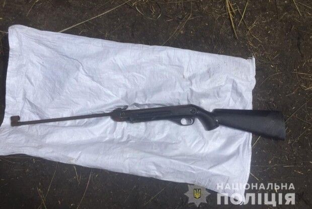 Амфетамін та зброя: у селищі на Волині поліцейські провели обшуки