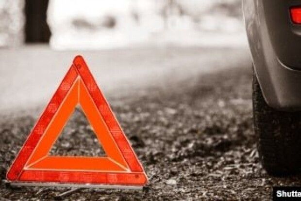На Горохівщині сталася ДТП: водій влетів у дерево