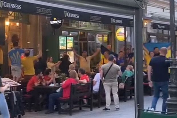 Вболівальники Австрії та України разом виконали народну ліричну пісню Путін – х**ло! (Відео)