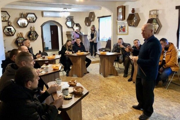 На Волині захисники відвідали музей бджільництва