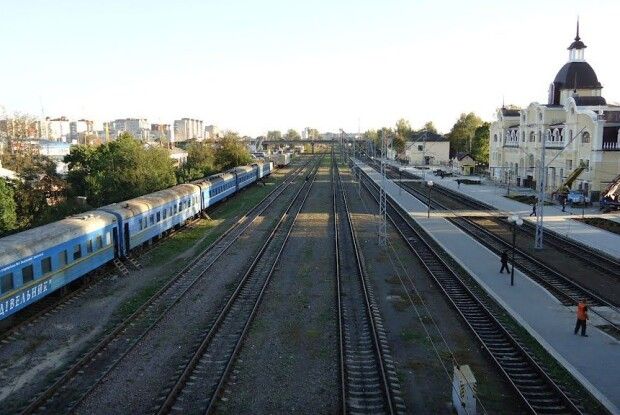 У Луцьку медики борються за життя 15-річного хлопця, якого на вокзалі вдарило струмом