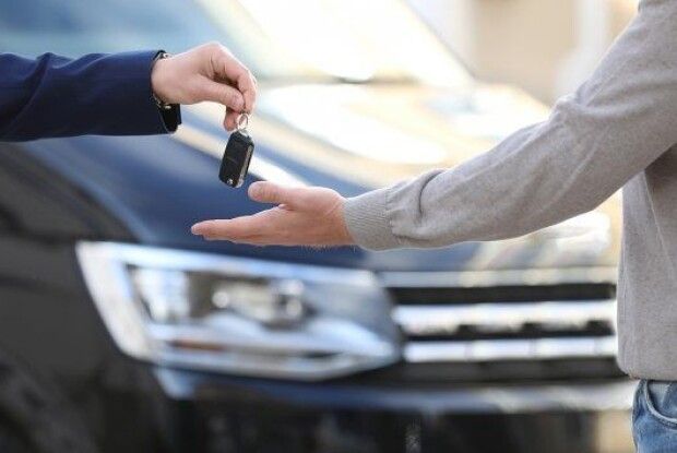Продають «конфісковані» автомобілі: українців попередили про фейк