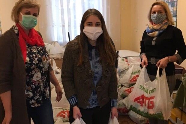 Близько тисячі нововолинців отримали святкові продуктові набори 