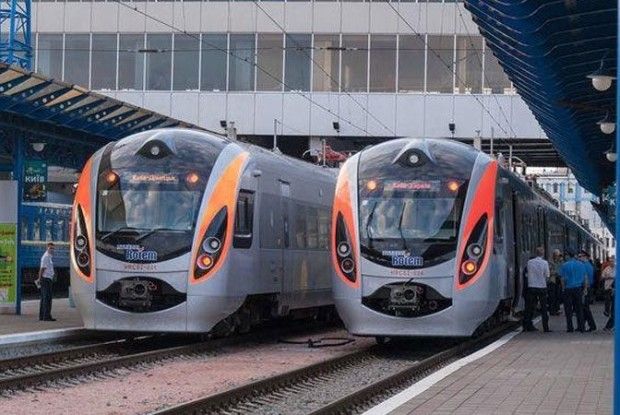 Укрзалізниця заборонила їздити з велосипедами в Інтерсіті