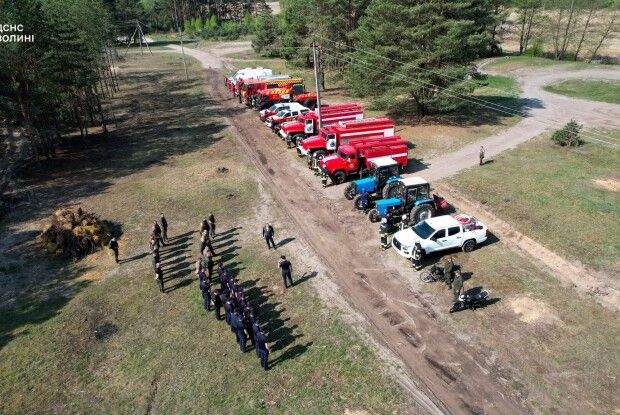 У лісі на Волині 50 рятувальників та 9 одиниць техніки «гасили пожежу» (Фото)