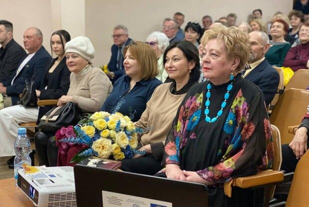 Волинська Примадонна презентувала неймовірну книгу (Фото)