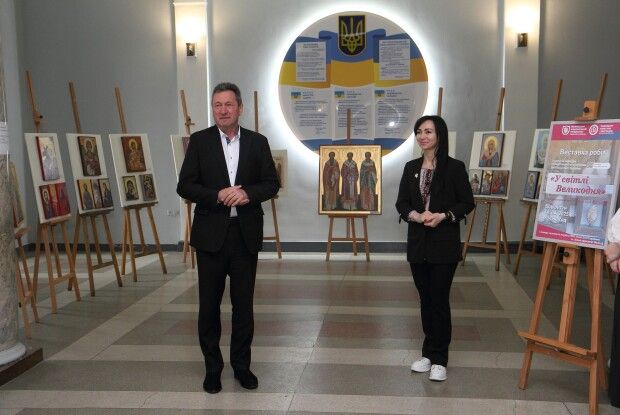 У Луцьку в університеті відкрили Великодню виставку ікон студентів-іконописців