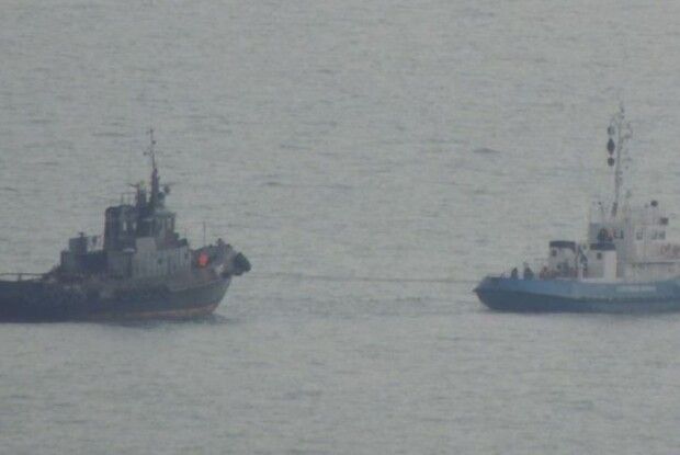 Росіяни «позичили» на українських кораблях плафони, розетки та унітази