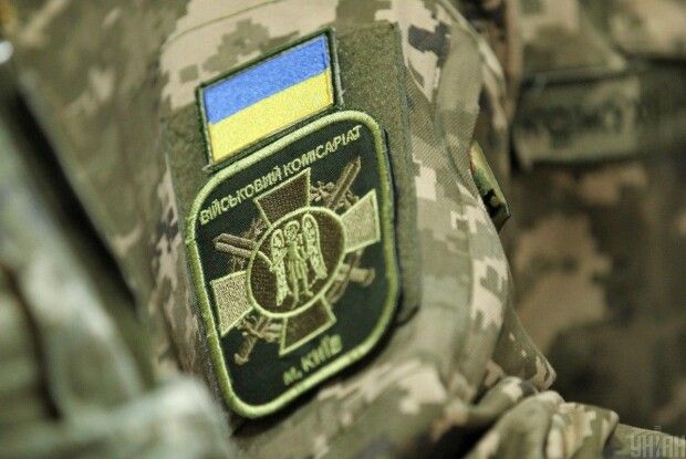 Не хотів до армії: призовник вистрибнув з вікна військкомату