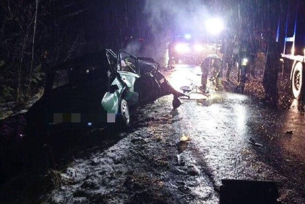На Рівненщині сталася моторошна ДТП: двоє людей загинули (Фото)
