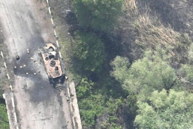 Українські десантники спалили чергову партію техніки рашистів (Фото)