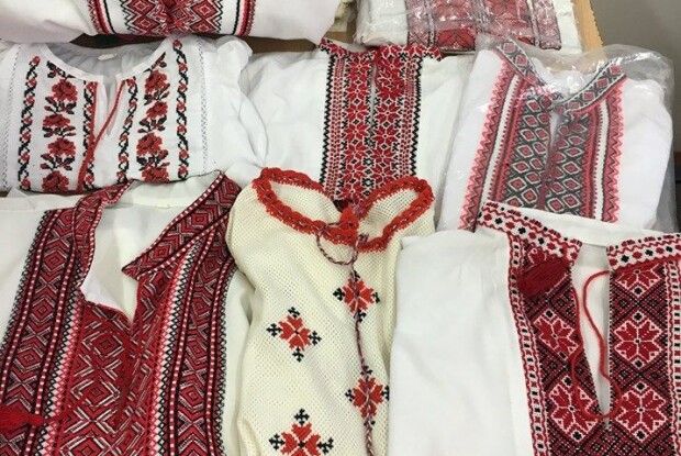 Волинська громада подарувала дітям зони АТО 8 вишиванок