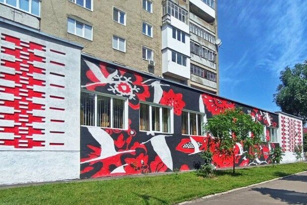 У Ковелі фасад бібліотеки прикрасили українським орнаментом