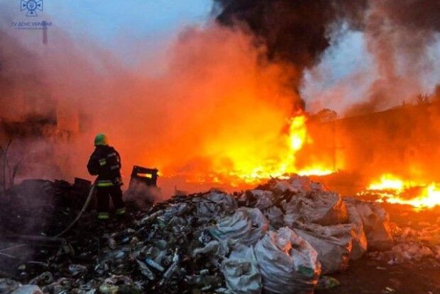 На Волині через чиїсь пустощі з вогнем гасили дві пожежі