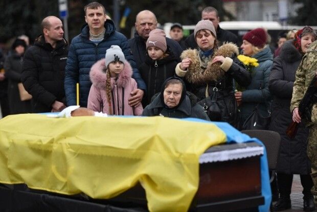 У центрі Рівного попрощалися з Героєм, який загинув під Бахмутом