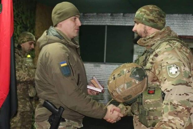 Рятує життя побратимів: воїну з Волині вручили високу нагороду