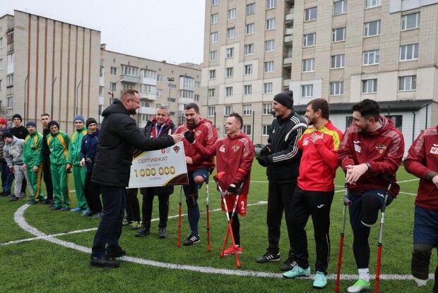 Міський голова Луцька віддав 1 000 000 гривень