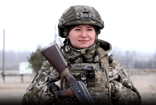 Волинянка підписала контракт у 18, щоб зустріти своє 19-річчя в лавах ЗСУ (Відео)