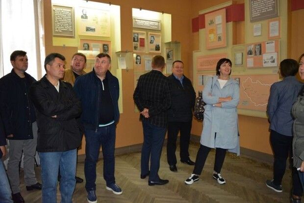 День депутата: Музей ікони переселити у краєзнавчий, а радянські експонати продати закордонним колекціонерам