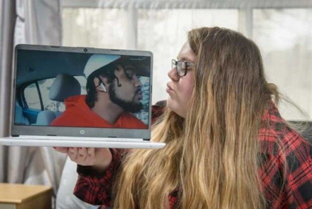 Хлопець і дівчина через коронавірус ніколи не бачилися, але одружилися