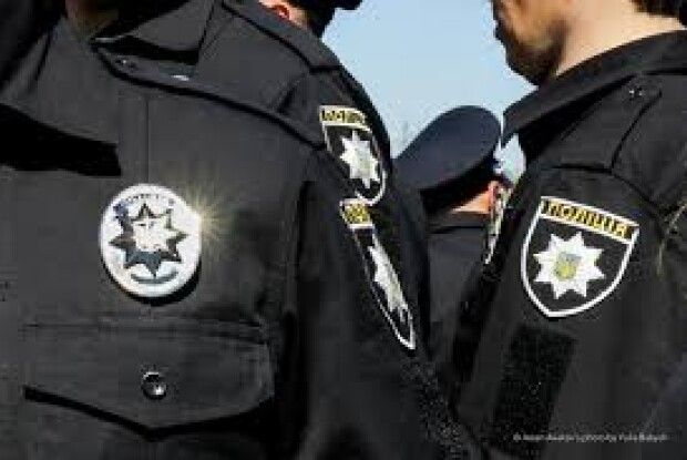 Рівненського дебошира, який напав на поліцейського, посадили під домашній арешт  