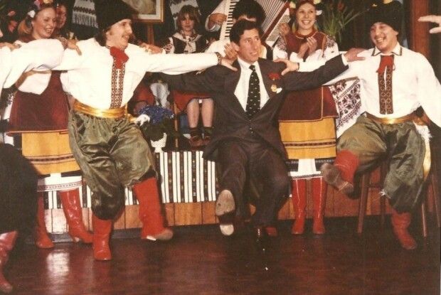 Карл ІІІ, ще коли був Чарльзом, танцював гопак