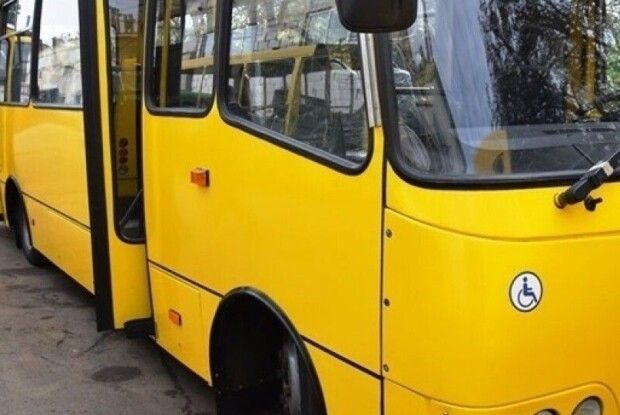 Засудили водія маршрутки, бо перевозив пасажирів на стоячих місцях