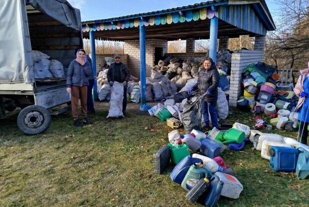 У громаді на Волині заклади освіти здали на переробку майже 23 тонни скла та пластику