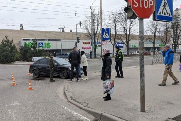 У Рівному на перехресті вулиць сталася ДТП (Фото)