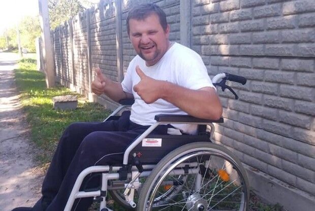 Волинянин шукає і безплатно роздає інвалідні візки потребуючим (Фото)
