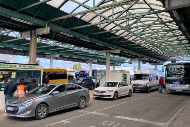 Для в’їзду до Польщі автомобілістам знову треба мати  «Зелену картку»