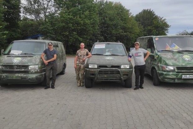 Горохівчани знову відправили на фронт два автомобілі (Фото) 