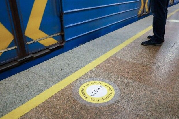 У Києві на станції метро нетверезий парубок впав на рейки