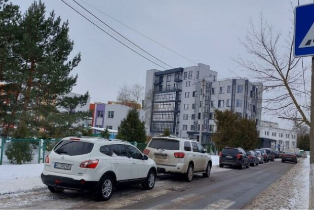 Мабуть поспішали: у Луцьку горе-паркувальники понесуть покарання