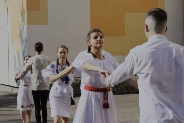 Медалі й свідоцтва про освіту випускникам луцьких шкіл вручатимуть улітку
