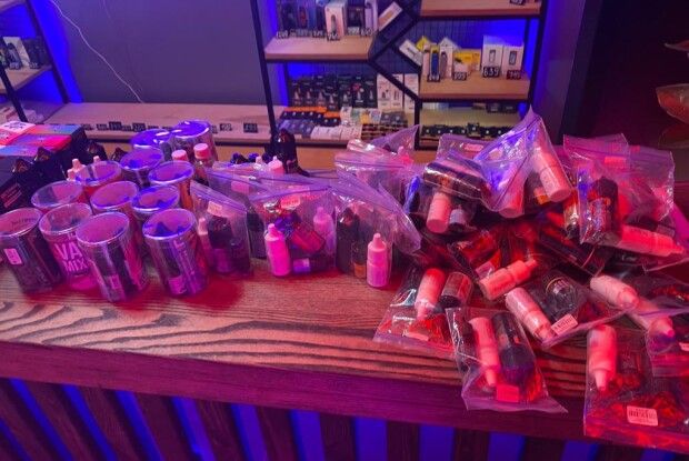 На Рівненщині чоловік організував незаконний бізнес на електронних сигаретах