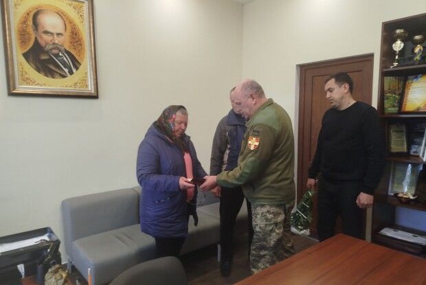 Нагороду полеглого Героя з Волині вручили його мамі
