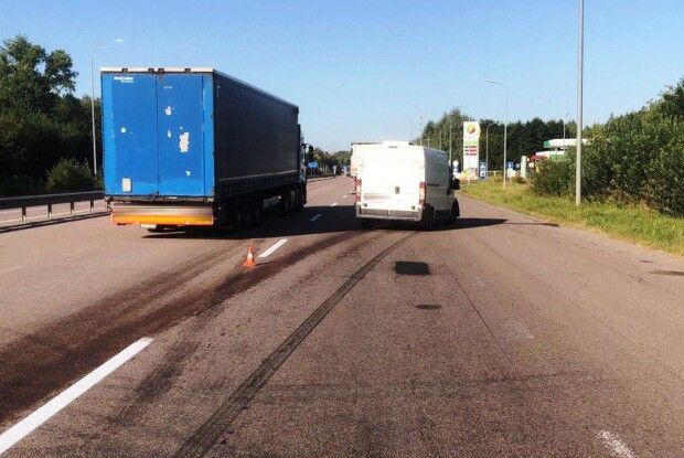 На Рівненщині на переході збили матір з дитиною