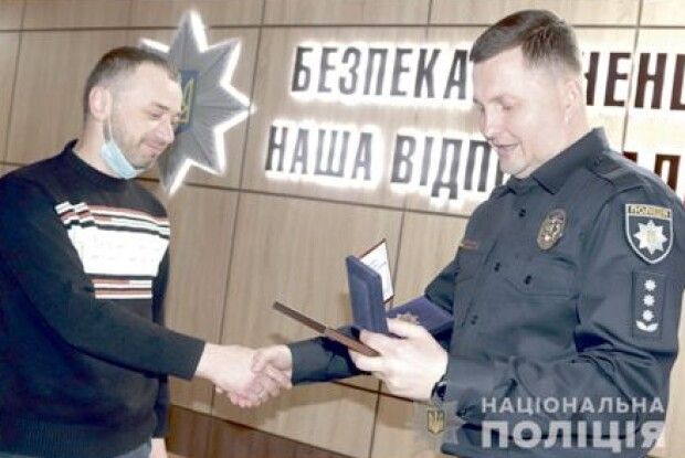 Грабіжник дістав пістолет і вистрілив
