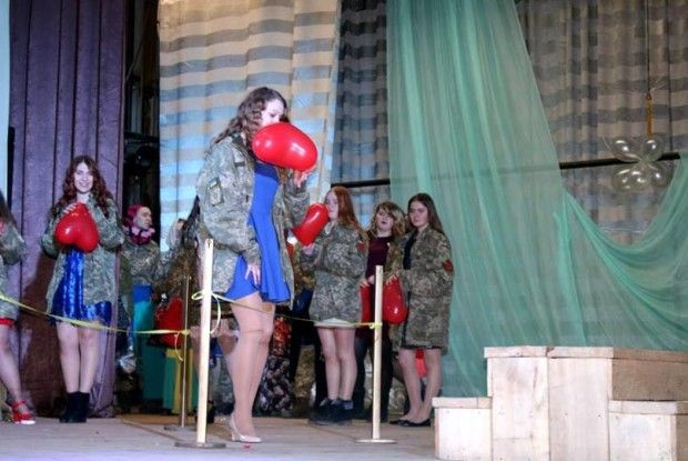 У Володимирі-Волинському доводили, що військова служба - коханню не перешкода 