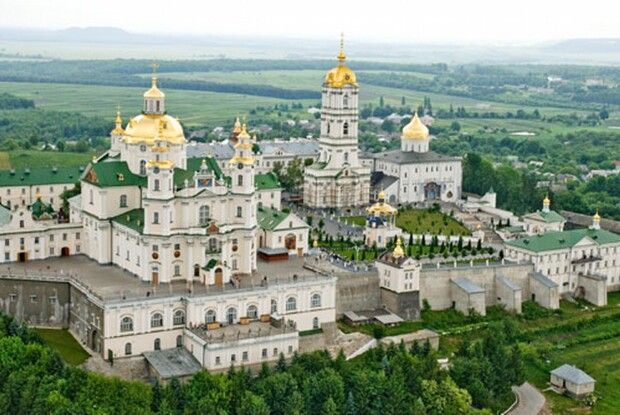 Невже путіну подарували? Із Почаївської лаври зникла значна частина ікон