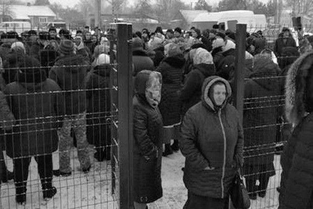 На Волині люди захищають фельдшера, який не зробив щеплень (Відео)