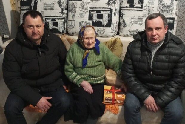 Її багатство – онуки та правнуки: на Волині вітали одну з найстарших жительок громади