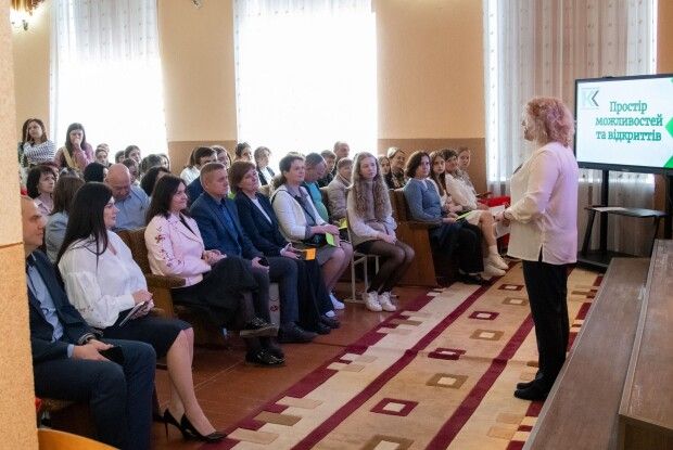 Одному із найкращих закладів загальної середньої освіти Волині – 63 роки    