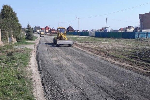 У селі неподалік Луцька рівняють дорогу