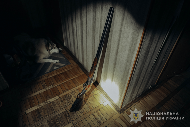 «Я рятував дитину»: у Луцьку поліцейський прикрив собою жінку з сином від пострілу 