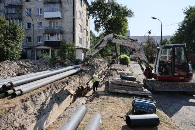 Показали хід реконструкції теплової мережі на проспекті Волі у Луцьку