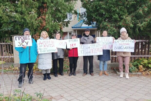 У волинських Ківерцях активісти пікетували міську раду
