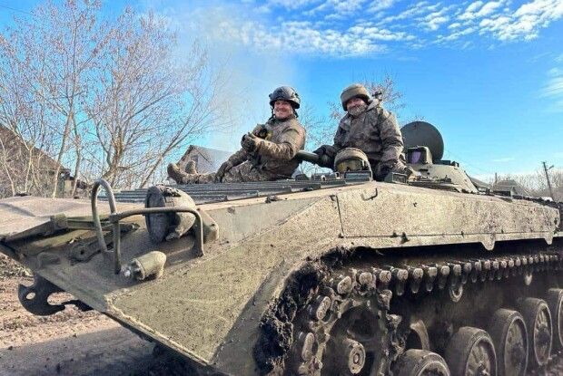 Маленький херсонець підкорив мережу запитанням до військового ЗСУ
